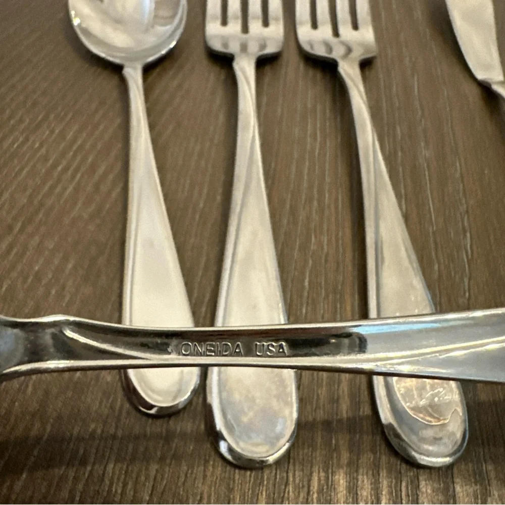 Oneida FLIGHT RELIANCE Stainless Lot Of 5 Flatware Forks Spoons Spreader‎